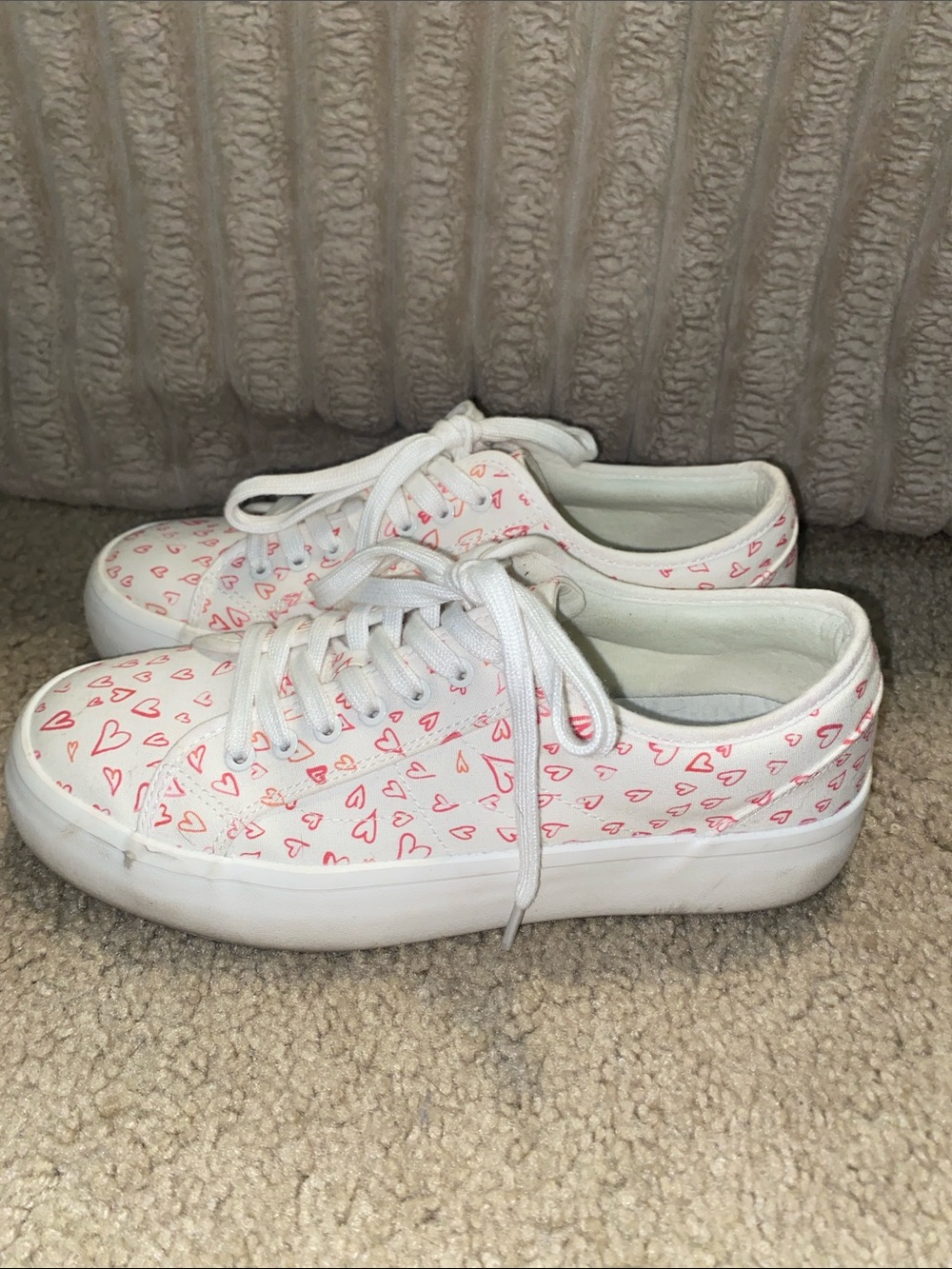 Joie White Women's Platform Sneakers with Red Heart Print